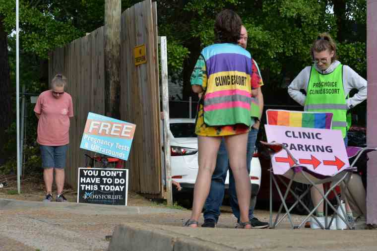 Une manifestante anti-avortement à la Jackson Women's Health Organization