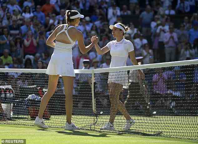 La n ° 23 mondiale a dépassé Simona Halep (à droite) 6-3, 6-3 lors de ses débuts sur le court central