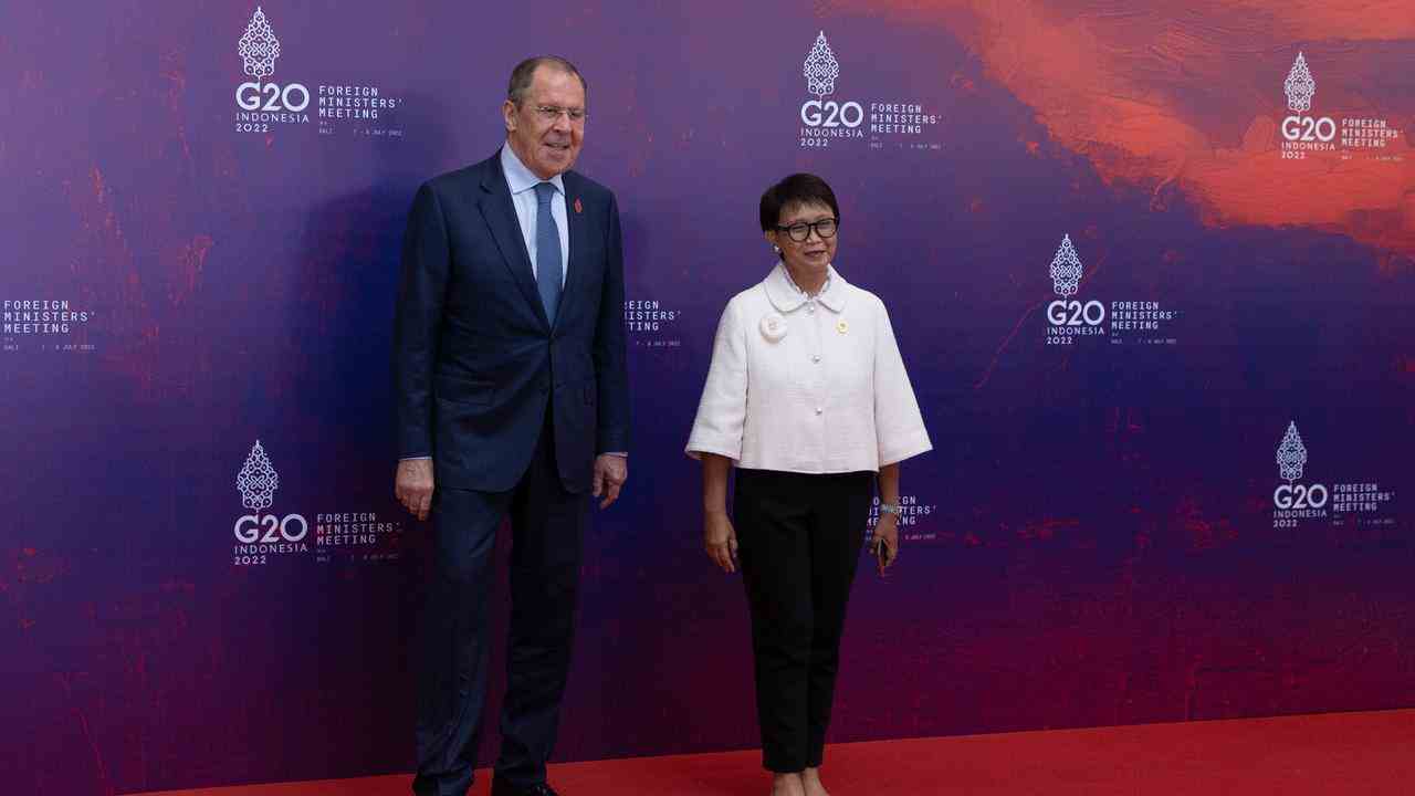 Sergueï Lavrov au sommet du G20 avec le ministre indonésien des Affaires étrangères Retno Marsudi