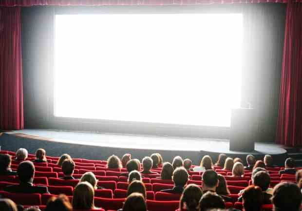 les gens dans un cinéma