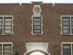 L'école Davin de Regina porte le nom de Nicholas Flood Davin.