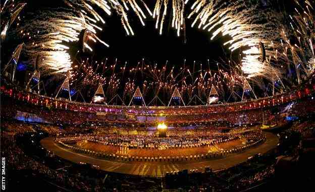 Le stade olympique de Londres le soir de la cérémonie d'ouverture en 2012