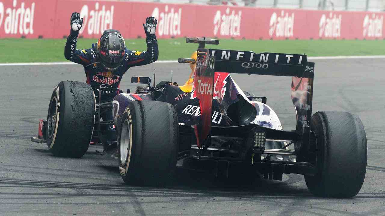 Chez Red Bull Racing, Vettel a été très dominant dans les années qui ont suivi.  Il a remporté un total de quatre titres mondiaux et a établi un record impressionnant en 2013 avec neuf victoires consécutives en Grand Prix.