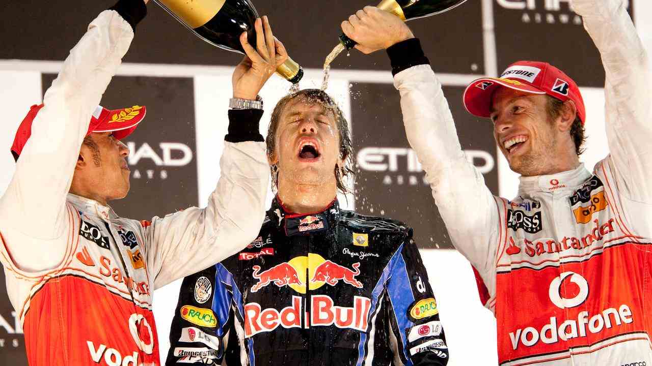 Il a fallu attendre 2010 pour que Vettel décroche son premier titre mondial.  Dans un Grand Prix d'Abu Dhabi fou, Vettel a devancé ses concurrents en titre Mark Webber et Fernando Alonso.  A 23 ans et 134 jours, il est toujours le plus jeune champion du monde de tous les temps.