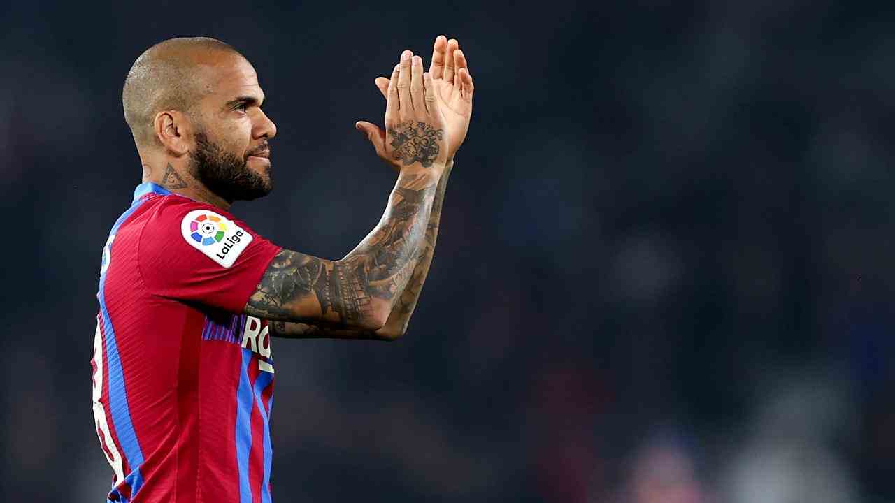 Dani Alves a dû quitter le FC Barcelone six mois après son retour.