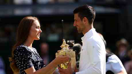 Djokovic survit a Kyrgios pour remporter la derniere couronne de