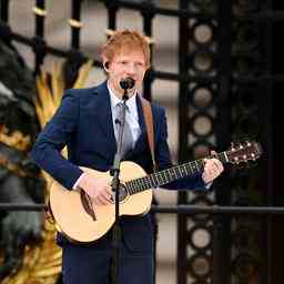 Ed Sheeran devient le premier artiste a avoir 100 millions