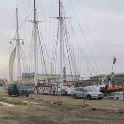 Immense navire Dar Mlodziezy ouvert au public a Vlissingen le