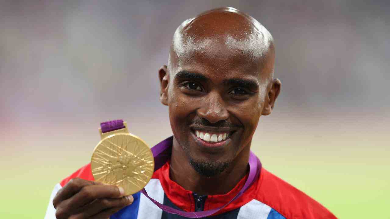 Mo Farah avec une de ses médailles olympiques.