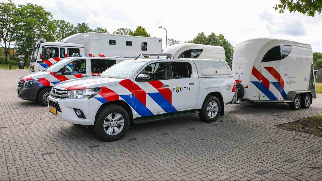 La police était massivement présente à Harderwijk vendredi soir.