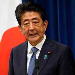 Lancien Premier ministre japonais Shinzo Abe abattu pendant un discours