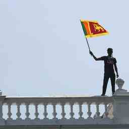 Le parlement sri lankais accepte la demission du president refugie