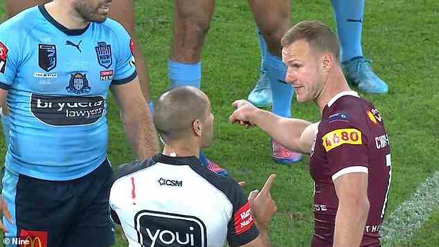 Le skipper du Queensland Daly Cherry Evans tente de JUSTIFIER Dane