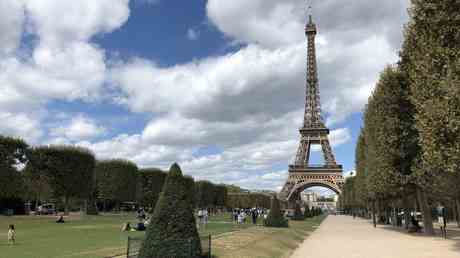Les autorites reagissent aux affirmations selon lesquelles la tour Eiffel