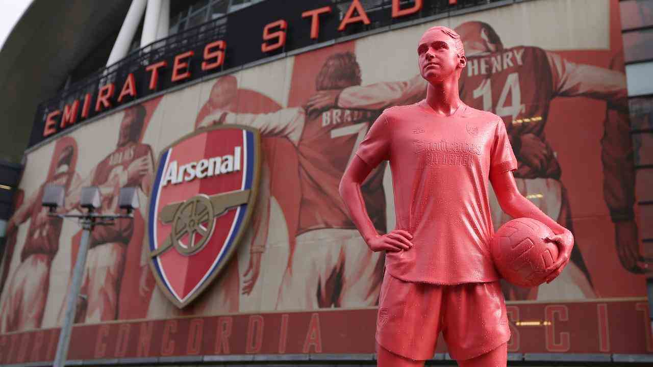 Une statue de Vivianne Miedema s'est dressée un moment au stade d'Arsenal.