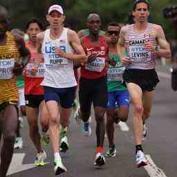 Nageeye sort peu avant larrivee du marathon de la Coupe