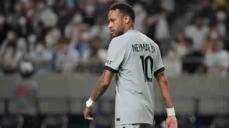 Neymar face a un proces pour fraude quelques semaines avant