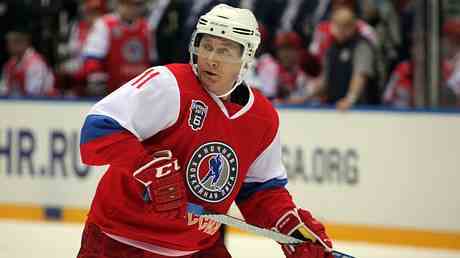 Poutine veut que le hockey russe defie la LNH —