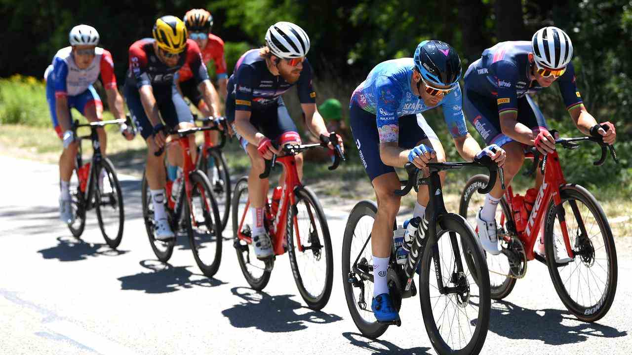 Mads Pedersen faisait partie d'un premier vol de sept coureurs.