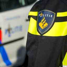 Un homme fait pipi dans la rue se fait passer