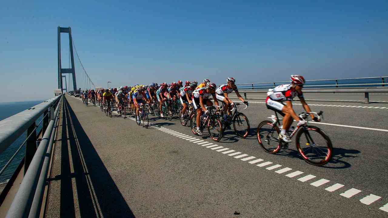 En 2004, les coureurs du Tour du Danemark ont ​​traversé le pont du Grand Belt.