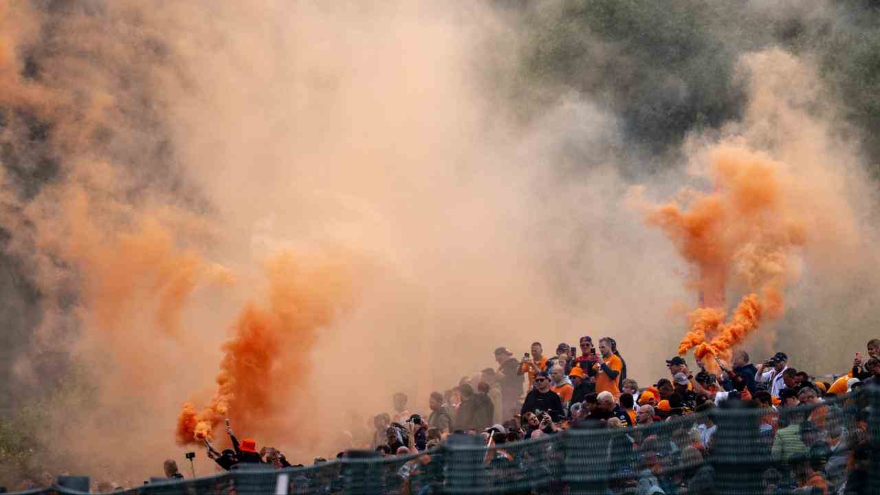 Les fans de Verstappen le long de la piste de Spa-Francorchamps.