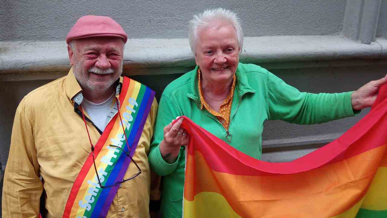Clem Bongers (à gauche) : "Les personnes âgées roses sont souvent en situation de dépendance."