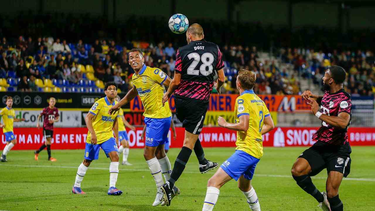 Bas Dost était autrefois précis avec sa tête.