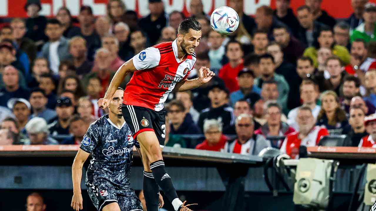 Dávid Hancko a fait ses débuts pour Feyenoord et a fourni la passe décisive pour le 1-0.