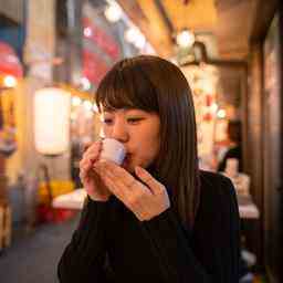 Le Japon encourage les jeunes a boire pour soutenir leconomie
