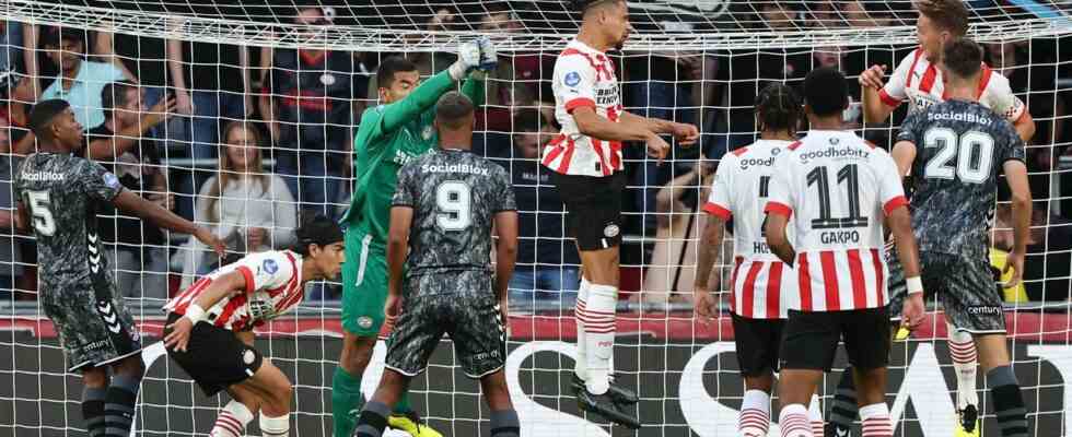 Le PSV met simplement le FC Emmen de cote lors