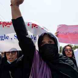 Les talibans mettent fin violemment a la manifestation des femmes