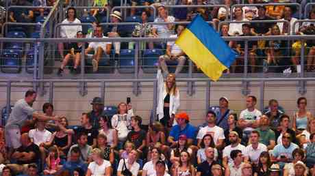 Une ex star du tennis reclame des drapeaux ukrainiens lors devenements