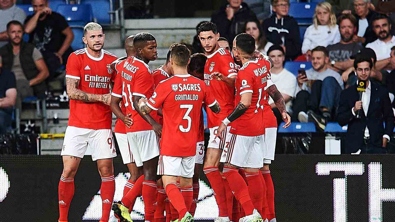 Le Benfica de l'entraîneur Roger Schmidt a éliminé le FC Midtjylland.