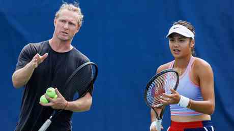 La reine du tennis britannique reste fidele a lentraineur russe