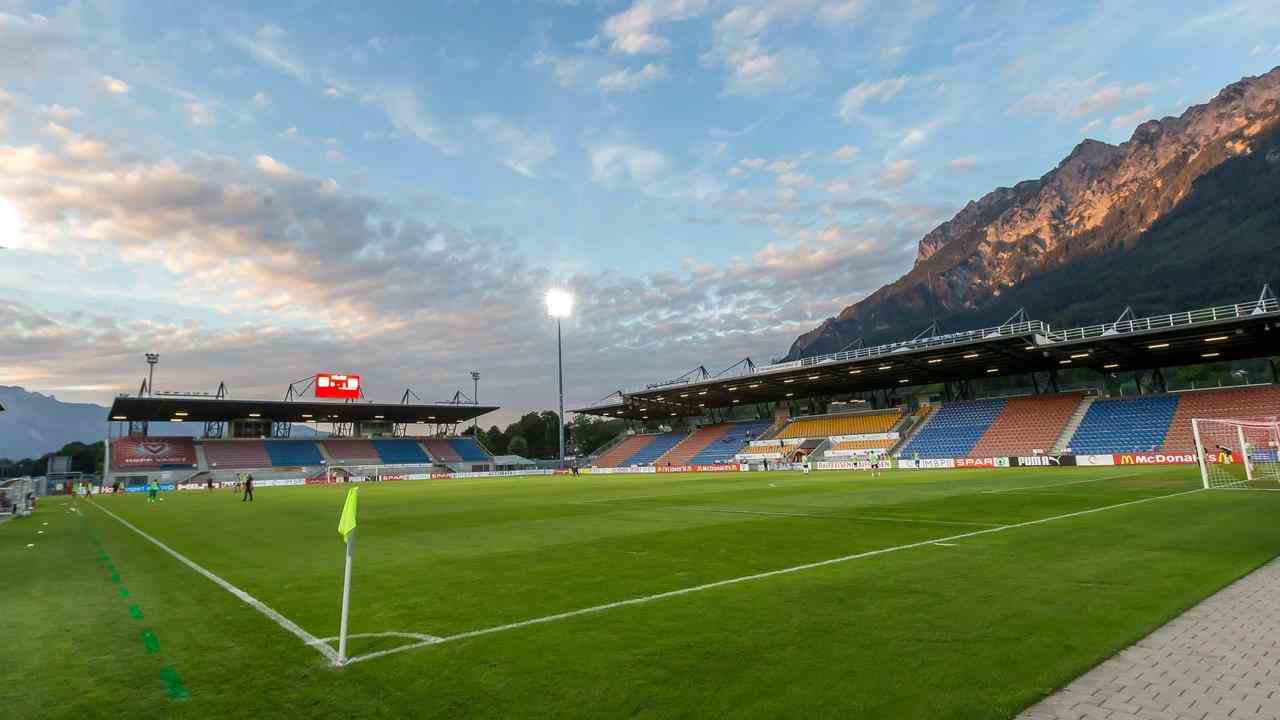 Le stade Rheinpark du FC Vaduz peut accueillir 7 500 supporters.