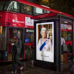 Lhymne national britannique est adapte entre autres maintenant que Charles