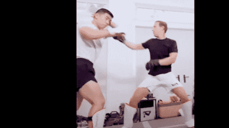 Mark Zuckerberg affiche ses competences en MMA dans un clip