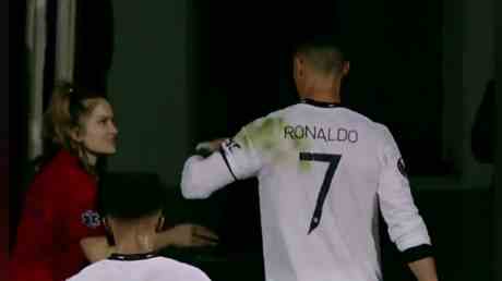 Ronaldo snobe la demande de selfie dun medecin VIDEO —