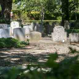 Tombes en deux couches au cimetiere Sint Laurens A