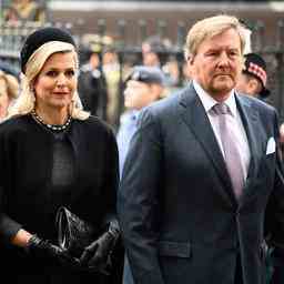 Willem Alexander et Maxima avec la princesse Beatrix aux funerailles dElizabeth