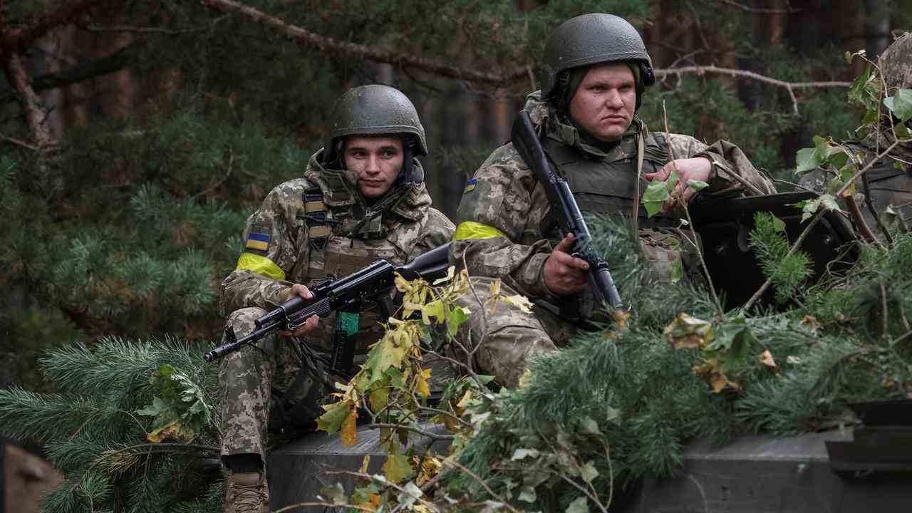 Des soldats ukrainiens près de la frontière avec la Biélorussie.