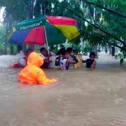 Au moins 72 morts dans des inondations et des glissements