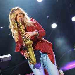 Candy Dulfer remarque que son dos a grandi ensemble apres