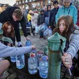 Les habitants de Kyiv sans eau ni electricite apres les