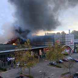 Lextinction dun incendie a Delft prendra des heures les habitants