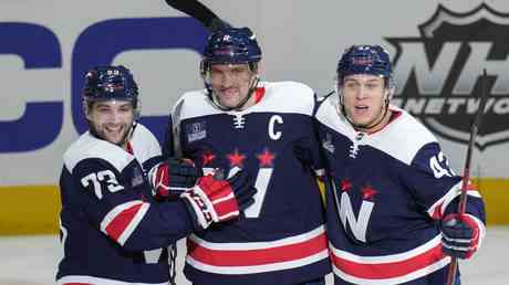 Ovechkin marque les premiers buts de la saison au tour