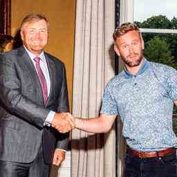 Tim den Besten interviewe le roi Willem Alexander pour une nouvelle