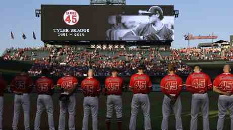 Un ancien membre du personnel de baseball emprisonne pendant 22