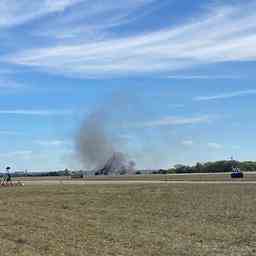 Deux avions depoque se sont ecrases lors dun spectacle dans